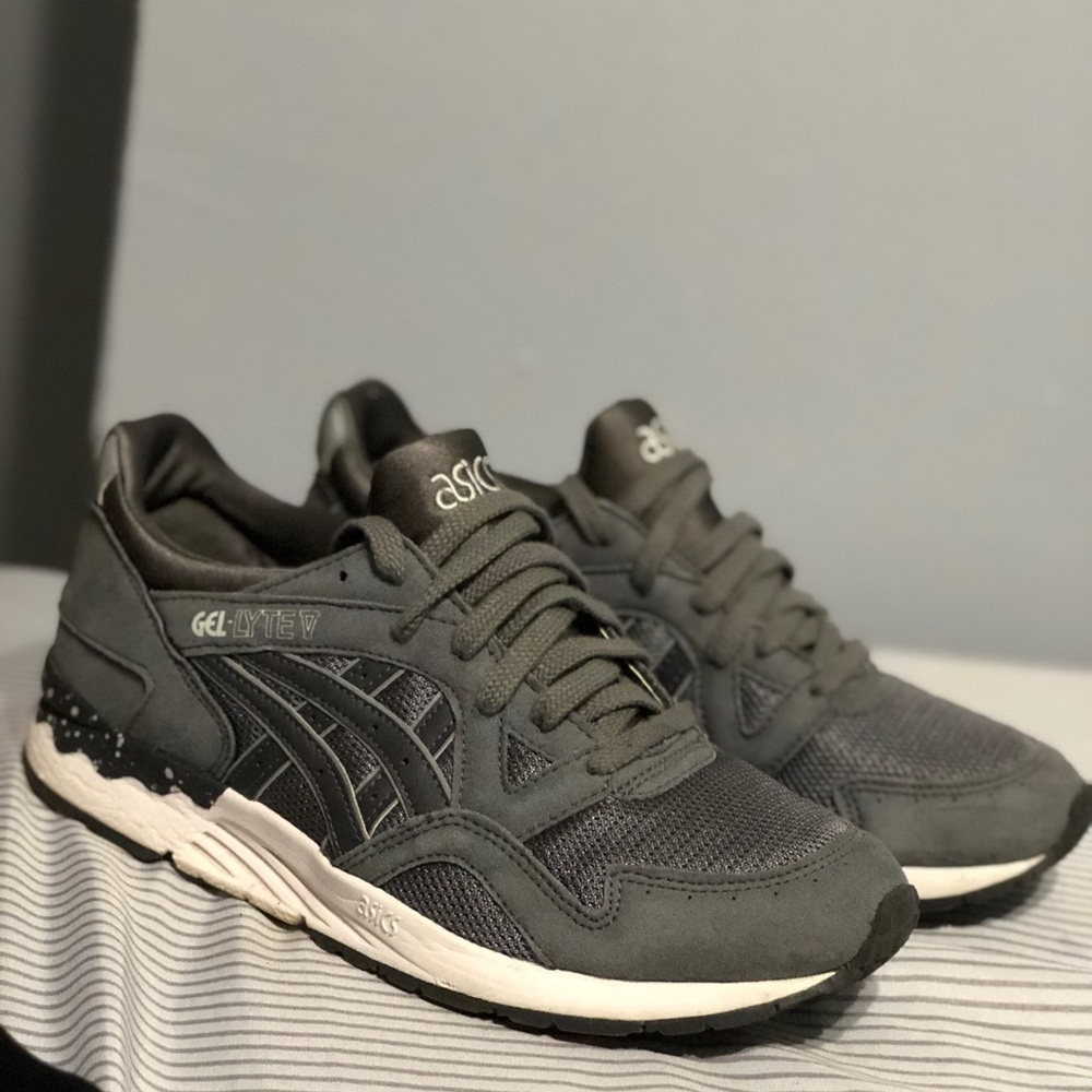 Grey ASICS Gel Lyte V